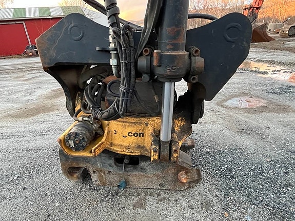Hitachi ZX 250 LC-5B 14 of 21