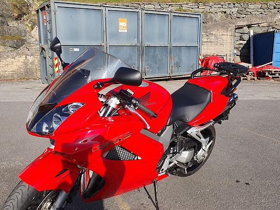 Honda VFR 800 2 of 30