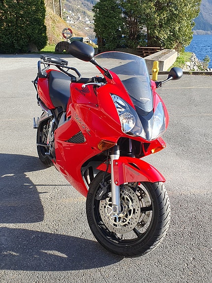 Honda VFR 800 3 of 30