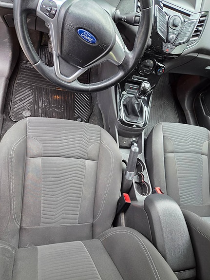 Ford Fiesta 4 of 5