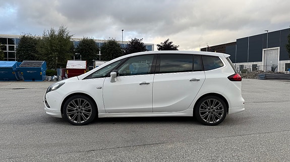 Opel Zafira Tourer 2 of 5