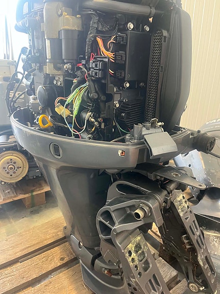 Yamaha F80 og F100 selges 4 of 5