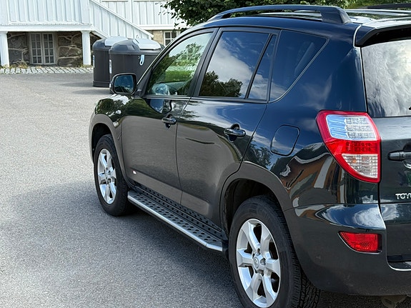 Toyota RAV4 30 of 30