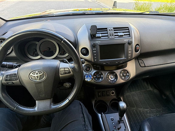 Toyota RAV4 27 of 30