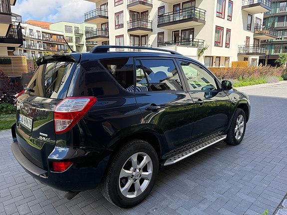 Toyota RAV4 4 of 30