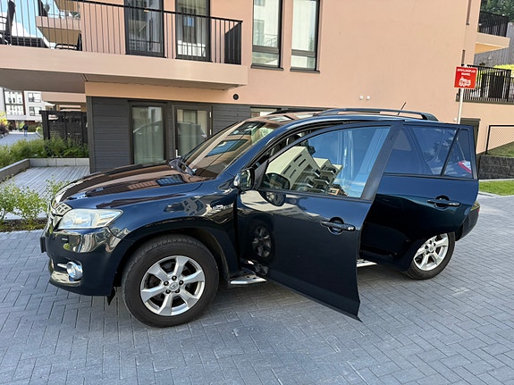 Toyota RAV4 13 of 30