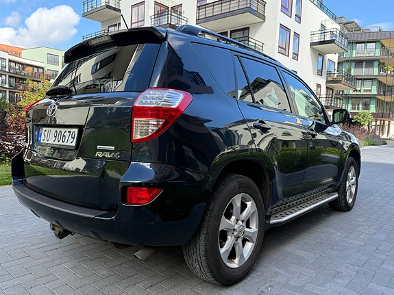 Toyota RAV4 23 of 30