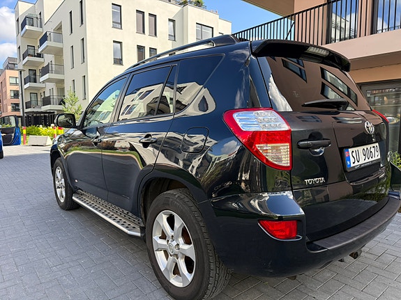 Toyota RAV4 22 of 30