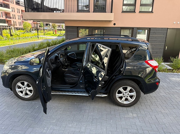 Toyota RAV4 11 of 30