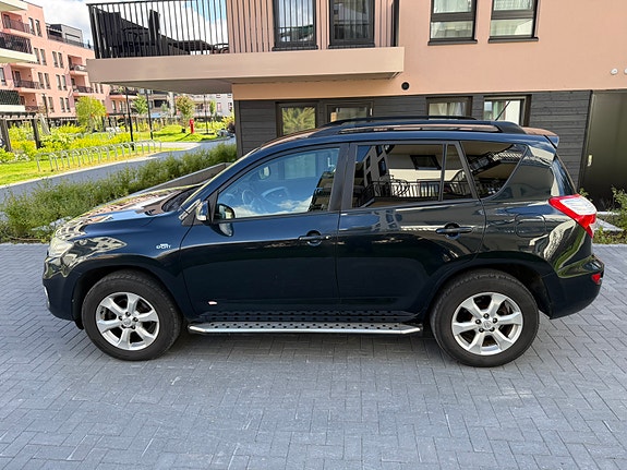 Toyota RAV4 6 of 30