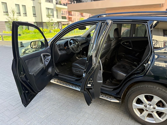 Toyota RAV4 9 of 30