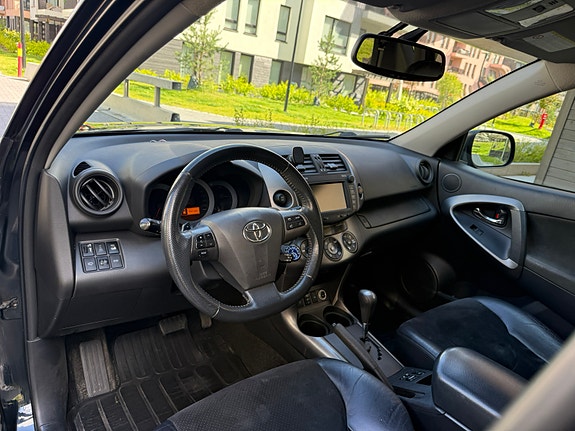 Toyota RAV4 8 of 30