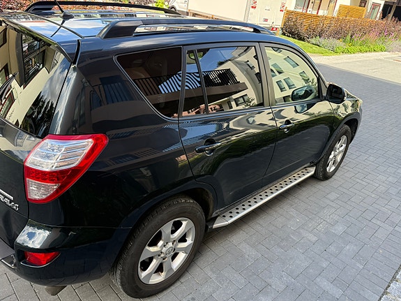 Toyota RAV4 24 of 30