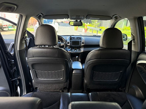 Toyota RAV4 10 of 30