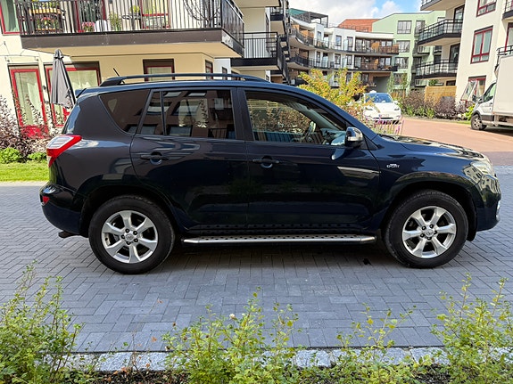 Toyota RAV4 14 of 30