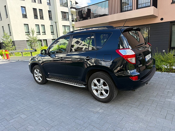 Toyota RAV4 5 of 30