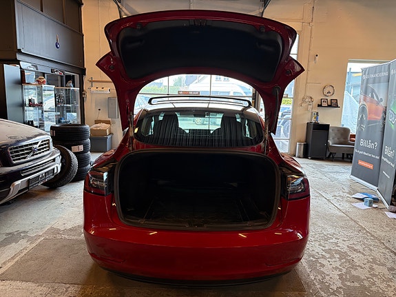 Tesla Model 3 12 of 17