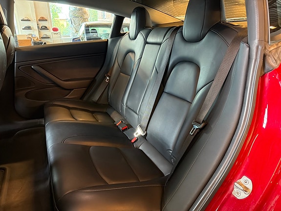 Tesla Model 3 10 of 17