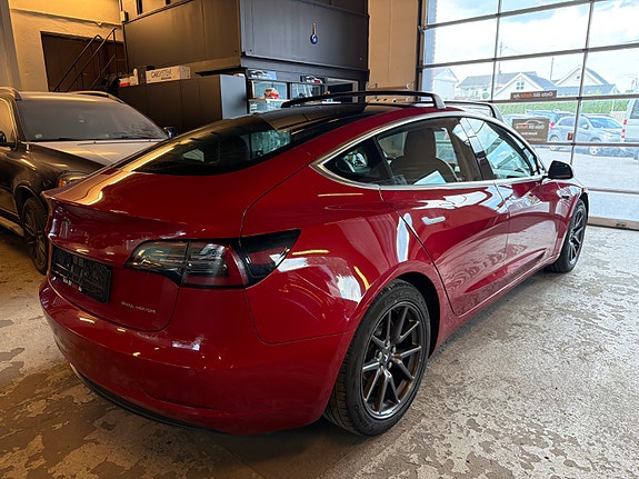Tesla Model 3 6 of 17