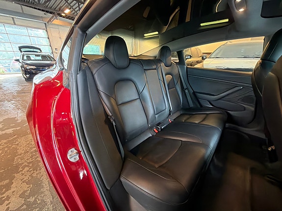 Tesla Model 3 13 of 17