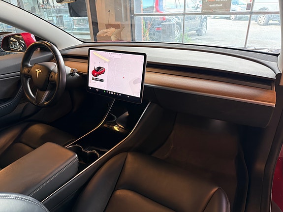 Tesla Model 3 14 of 17