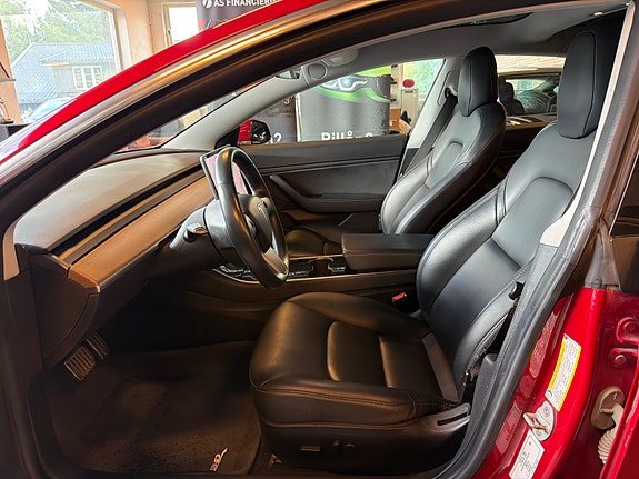 Tesla Model 3 7 of 17