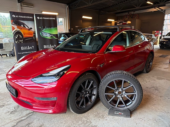Tesla Model 3 4 of 17