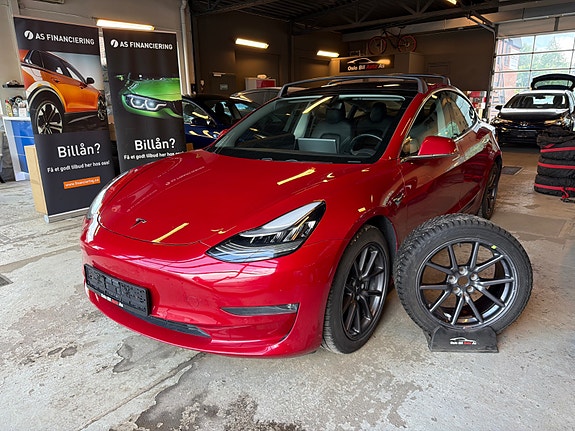 Tesla Model 3 3 of 17