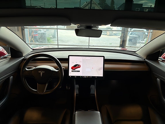 Tesla Model 3 11 of 17