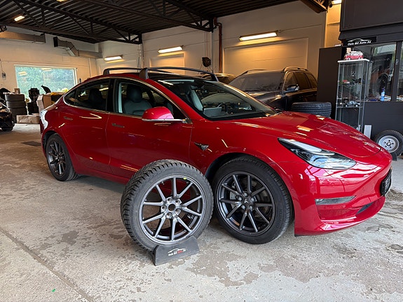 Tesla Model 3 2 of 17