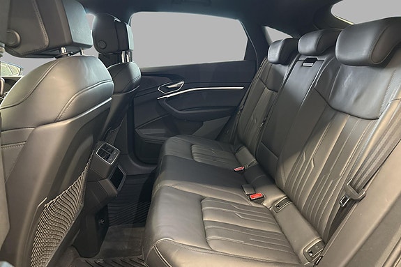 Audi e-tron Sportback 15 of 25