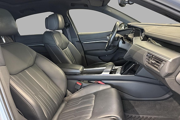 Audi e-tron Sportback 12 of 25