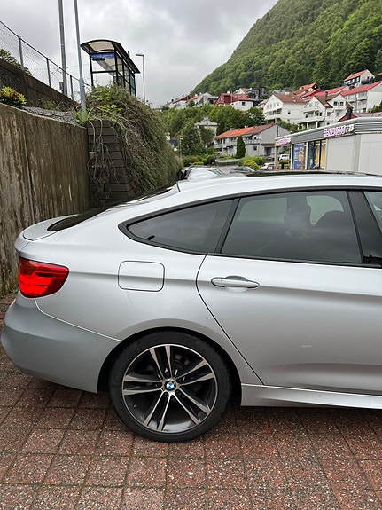 BMW 320d 4 of 17