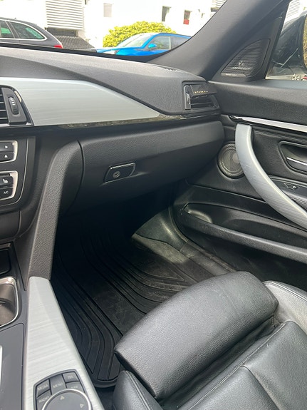 BMW 320d 14 of 17