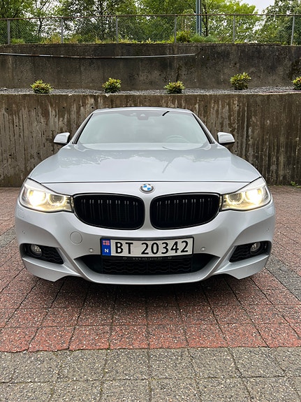 BMW 320d 2 of 17