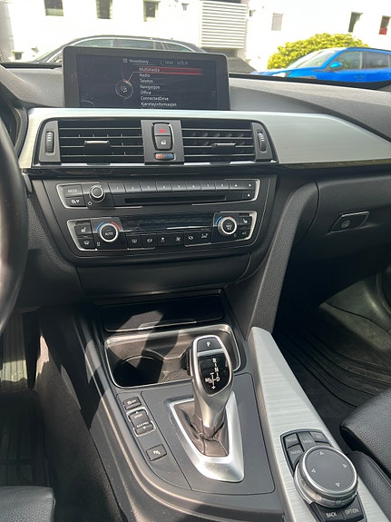 BMW 320d 11 of 17