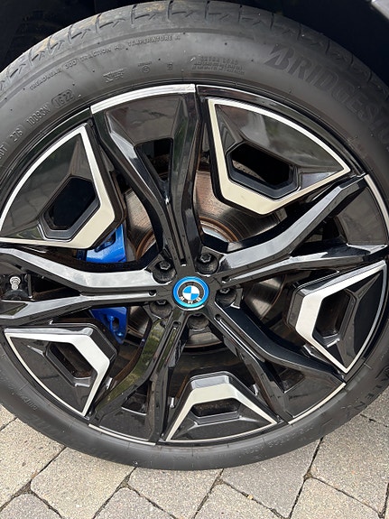 BMW iX 8 of 27