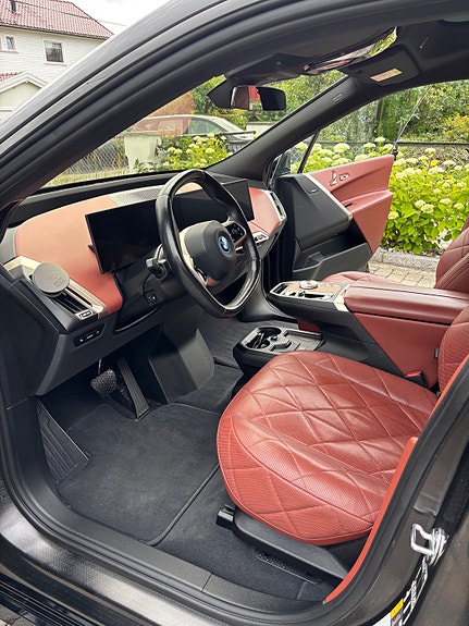 BMW iX 27 of 27