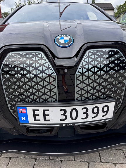 BMW iX 18 of 27