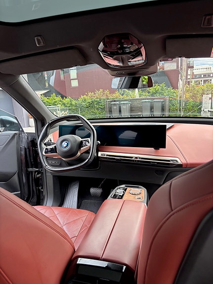 BMW iX 23 of 27
