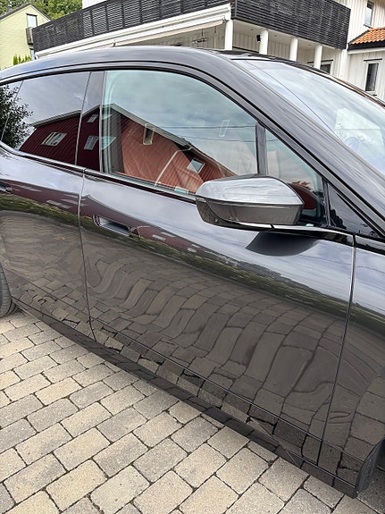 BMW iX 10 of 27
