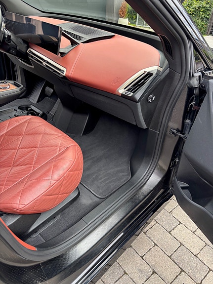 BMW iX 25 of 27