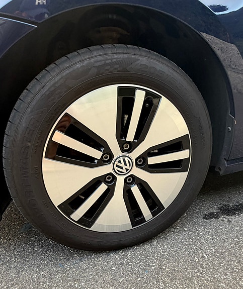 Volkswagen e-Golf VII 15 of 30