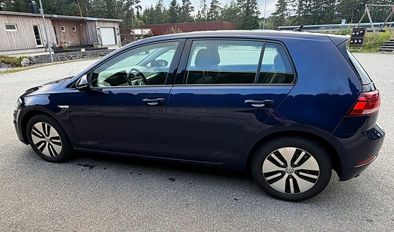 Volkswagen e-Golf VII 2 of 30