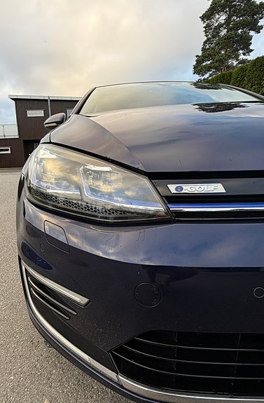 Volkswagen e-Golf VII 16 of 30