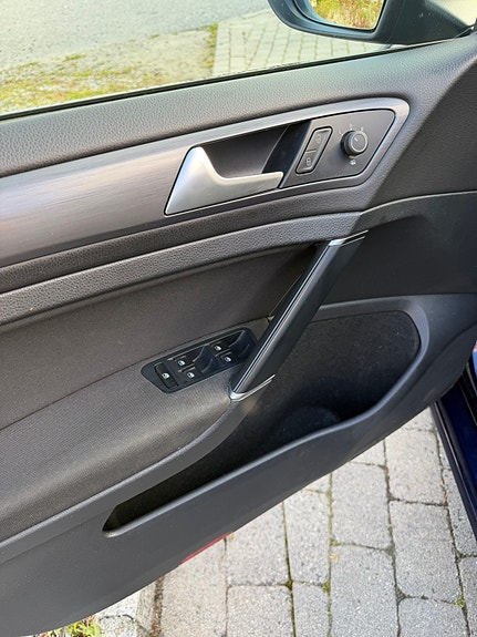 Volkswagen e-Golf VII 30 of 30