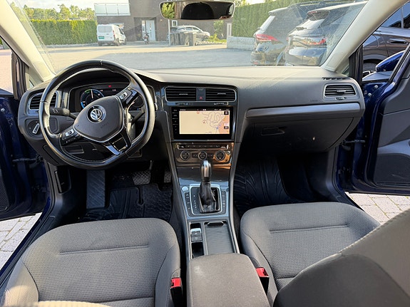 Volkswagen e-Golf VII 20 of 30