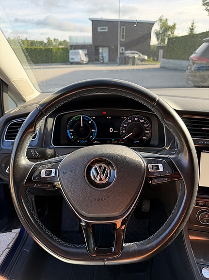 Volkswagen e-Golf VII 19 of 30