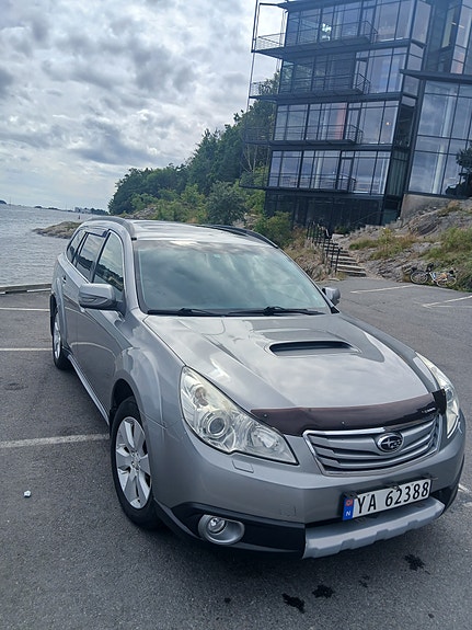 Subaru Legacy Outback 2 of 14