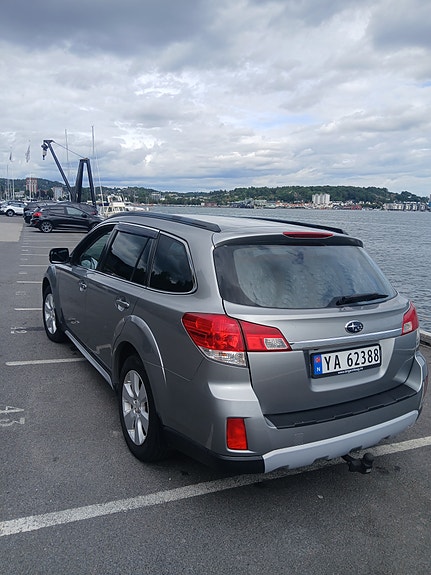 Subaru Legacy Outback 4 of 14